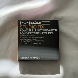 MAC Studio Fix Powder Plus Foundation in shade NC30